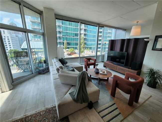 Building Photo - 923 Peachtree St NE