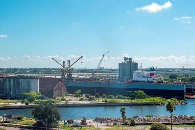 Building Photo - 1120 E Kennedy Blvd