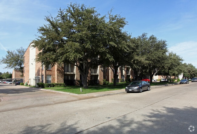 Building Photo - Gallery