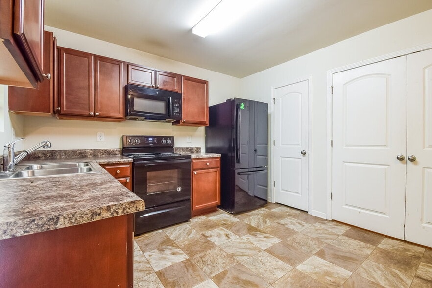 Building Photo - 329 Freeman Cir