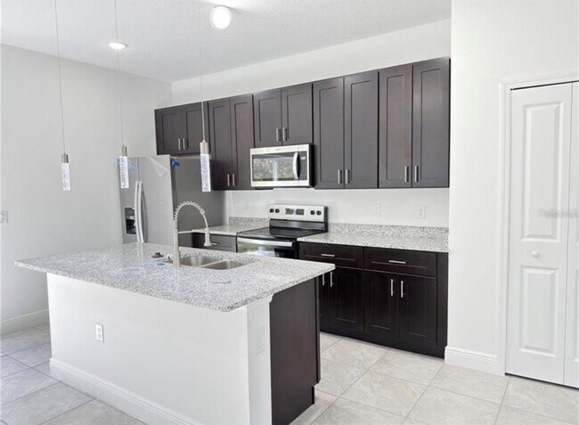 Building Photo - 2709 SW 155th Ln