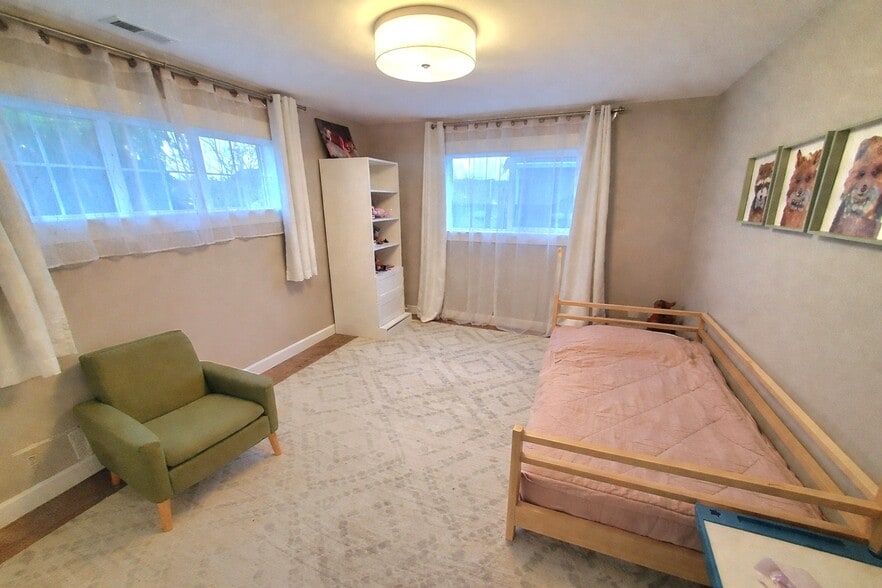 Building Photo - 6904 Anthem St E