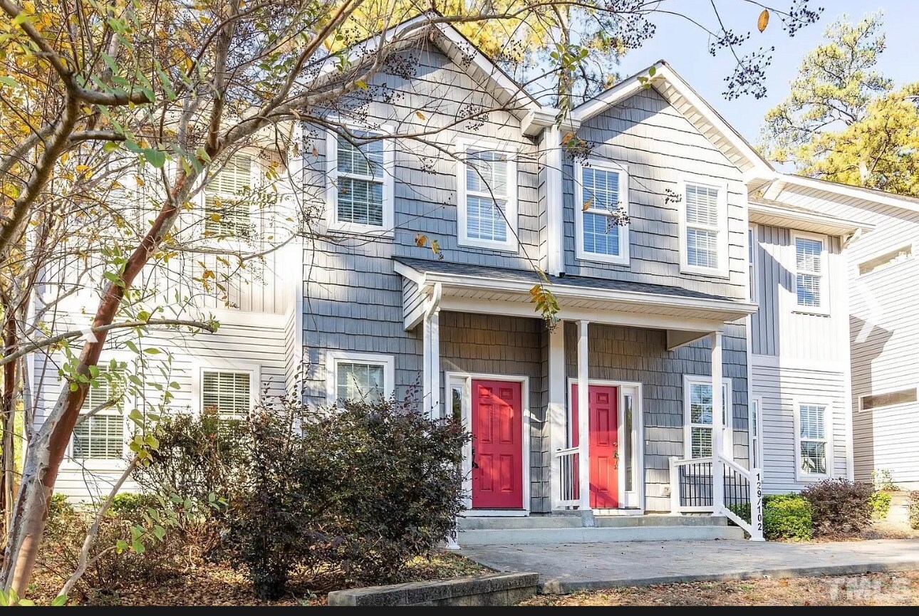 Building Photo - Room in House on Pineland Cir