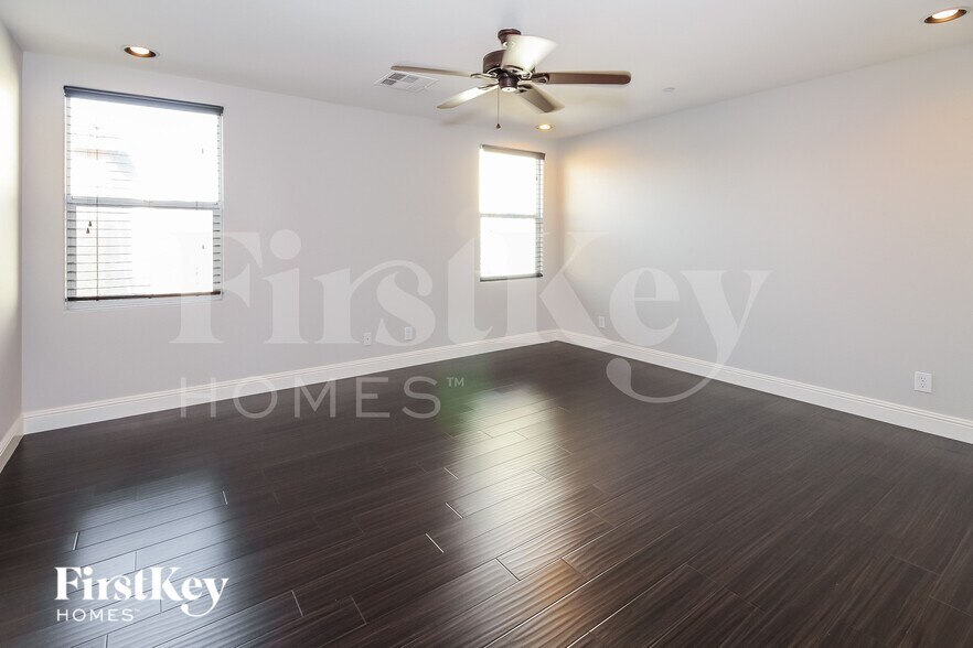 Building Photo - 10548 Gibbous Moon Dr