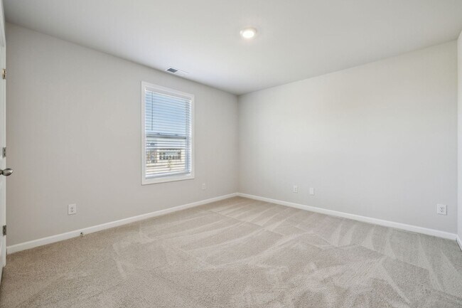 Building Photo - 1222 Westlawn Blvd