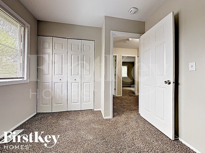 Building Photo - 42 Deerpath Rd