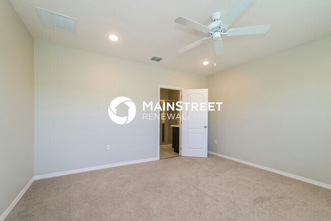 Building Photo - 3 Bedroom Pet-Friendly Home in DAVENPORT, ...