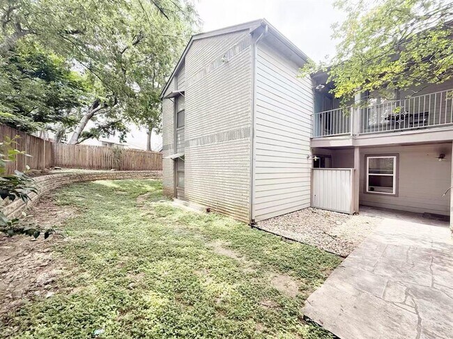 Building Photo - 3204 Menchaca Rd
