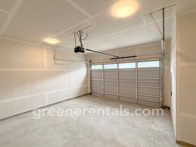 Building Photo - 2545 Natola Dr SE