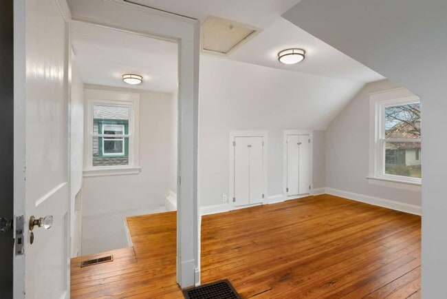 Building Photo - Charming 3-Bedroom Waldo Home with Porch Swing & Hardwood Floors