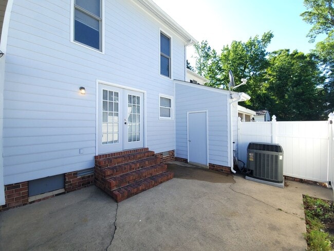 Building Photo - 3102 Cashwell Dr