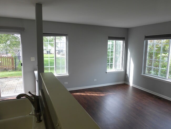 Building Photo - 4676 Magnolia Ln