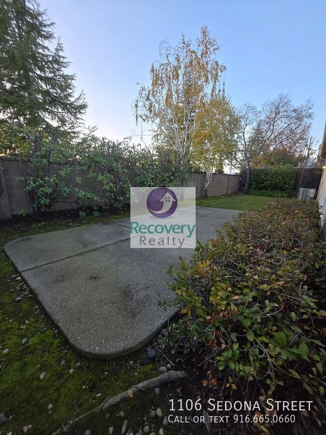 Building Photo - 1106 Sedona St