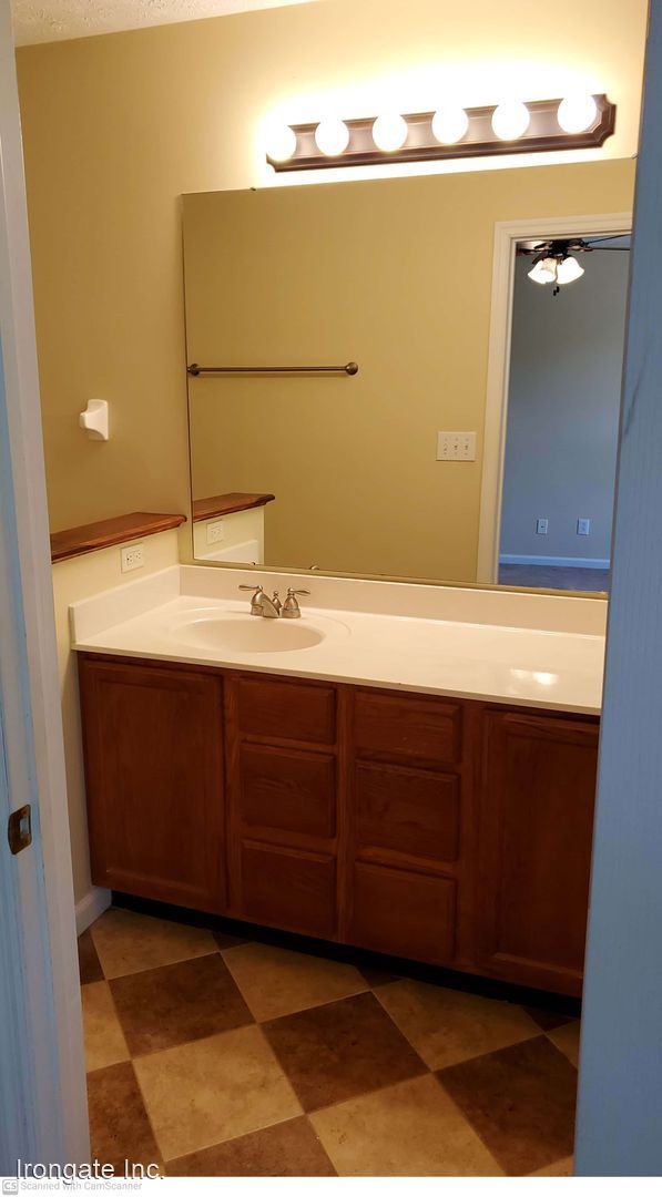 Building Photo - 4 br, 2.5 bath House - 1058 Whitetail Dr