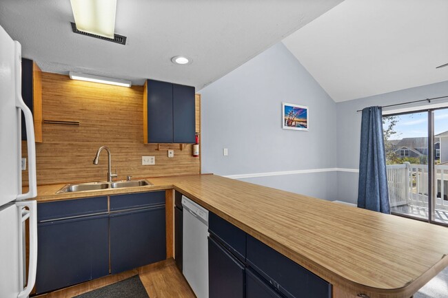 Building Photo - Now Allowing 1 small dog under 30Lbs - Spacious 2 bed/2 bath Deer Creek Villas-Surfside