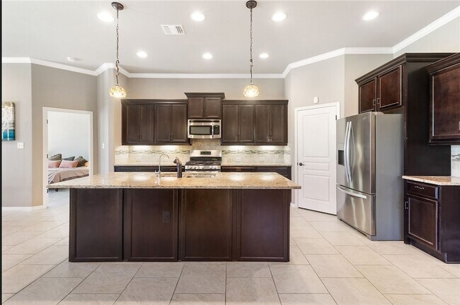 Building Photo - 2528 Kinnersley Ln