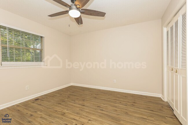Building Photo - Freshly renovated 3 bedroom / 2 full bath home with 1,679 sq/ft of space!