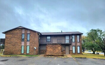 Building Photo - Come see this cozy 2 Bedroom, 1 Bathroom U...