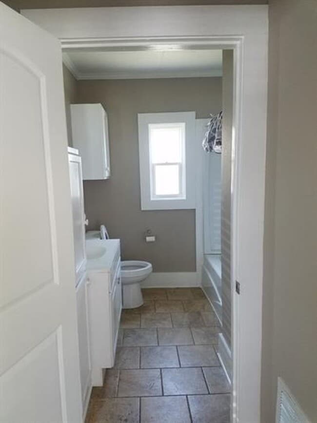 Building Photo - Spacious 3BR Home in Houma - Comfort & Val...