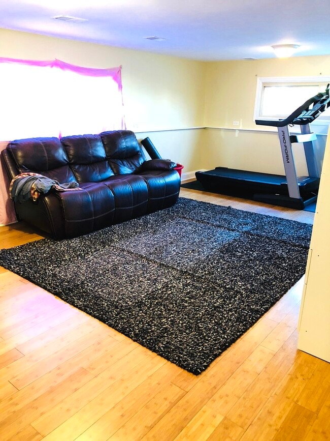 Building Photo - 9529 N Kenneth Ave