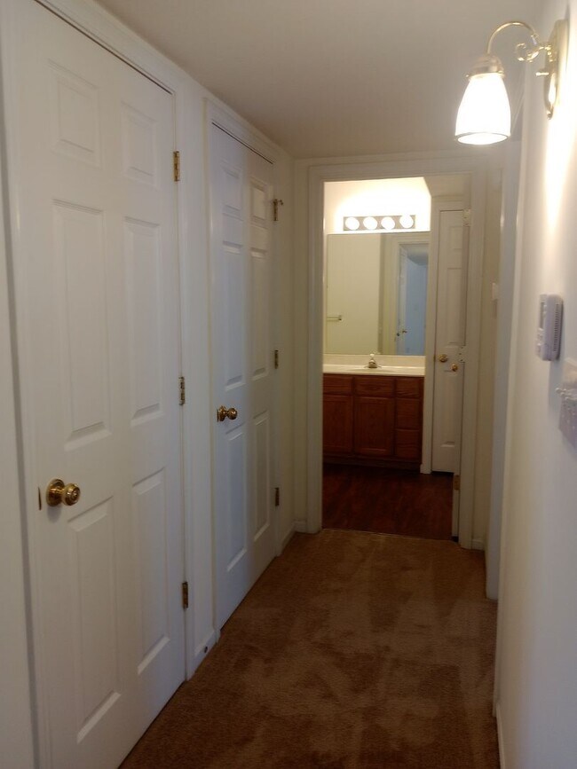 Building Photo - 1729-1731-1731 Louise Cir