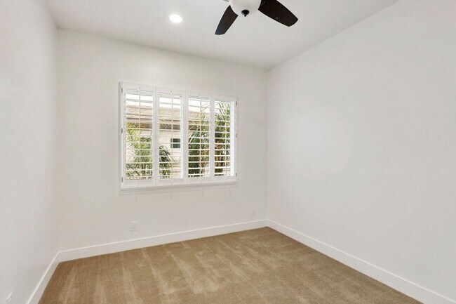 Building Photo - 5 Bedroom Pool Home Located In Summerlin G...