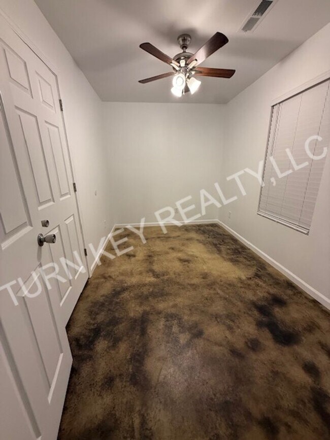 Building Photo - 1035 County Rd