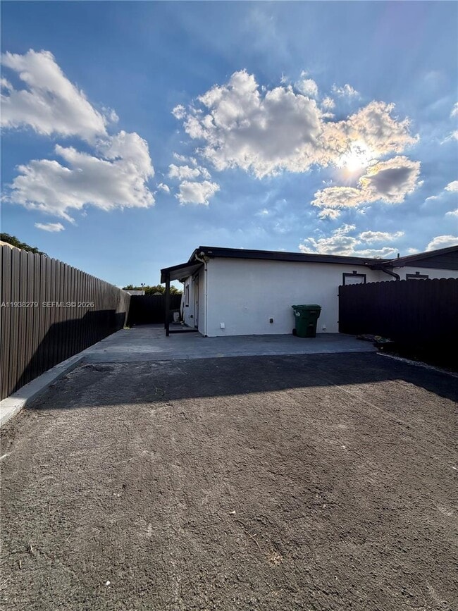 Building Photo - 5051 SW 128th Ct