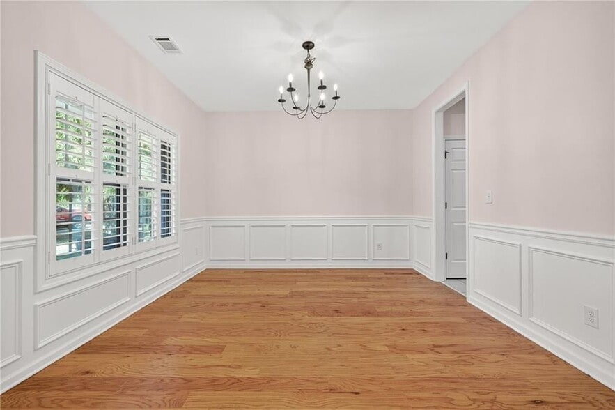 Building Photo - 1931 Gregory Run NE