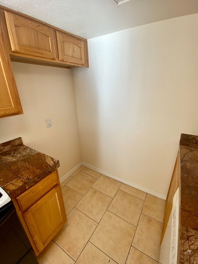 Building Photo - 2 Bedroom 1.5 Bath Townhouse in Fountain Hills