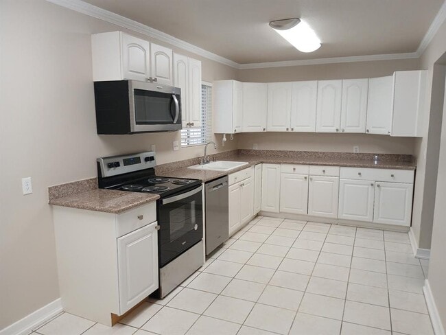 Building Photo - 9711 Long Branch Ln