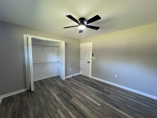 Building Photo - 11405 Cresthill Dr