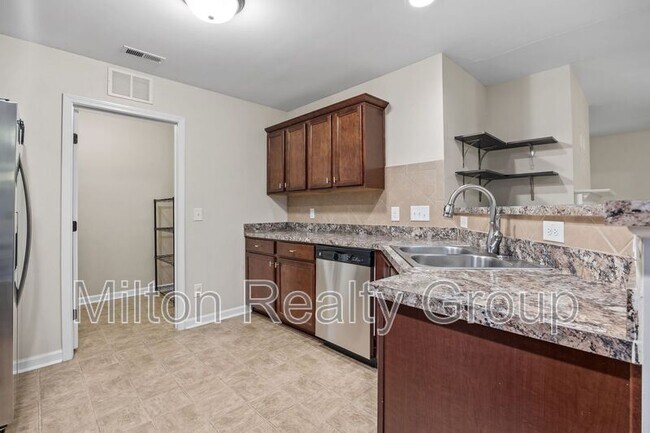 Building Photo - 111 Angel Oak Dr