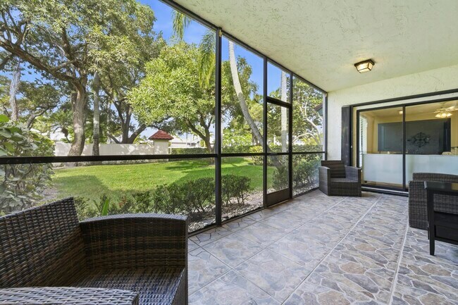 Building Photo - 15 Lexington Ln E