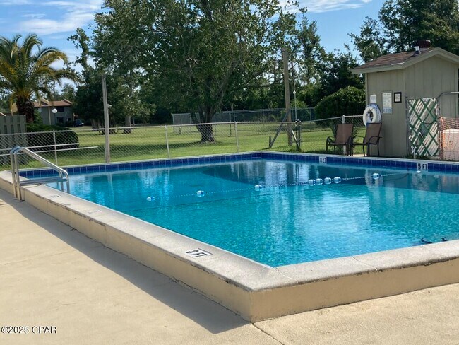 Building Photo - 1025 W 19th St