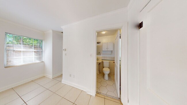 Building Photo - One bedroom, one bath beautiful home near Crescent Lake- move in now- 1/2 off first month rent an...