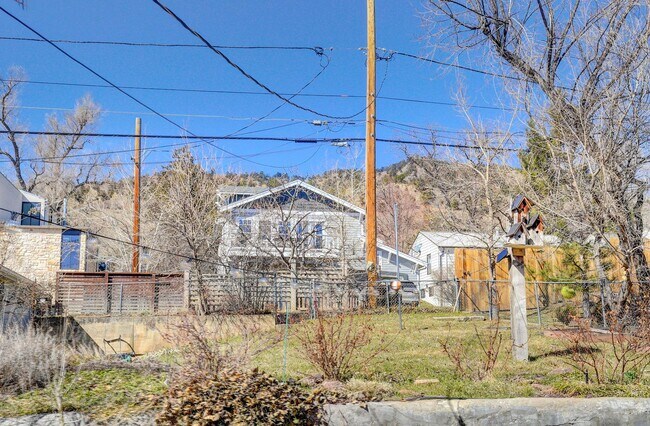 Building Photo - Available August 1, 2026 | PRE-LEASE 2 BED 1 BATH – Updated North Boulder Home Near Trails & Down...