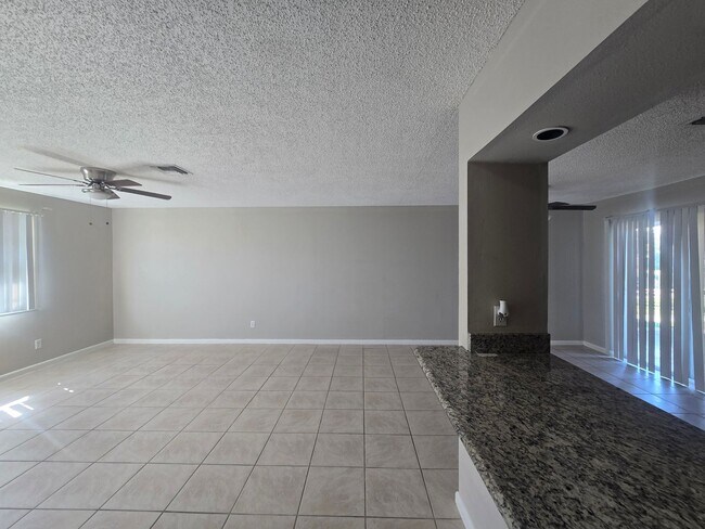 Building Photo - Condo for rent