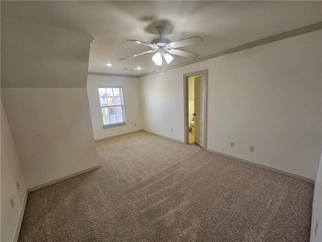 Building Photo - 2311 S Mont Blanc Ave