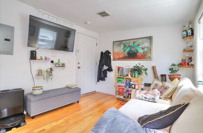 Building Photo - 265 3rd St