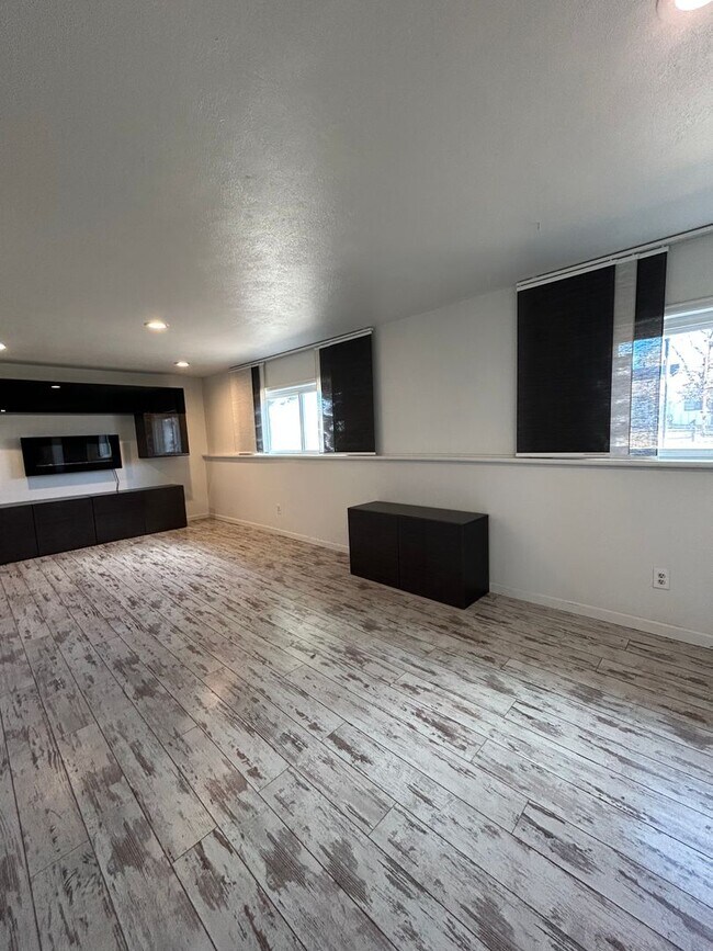 Building Photo - Stunning 4 BR/2 BA Morrison Home!!