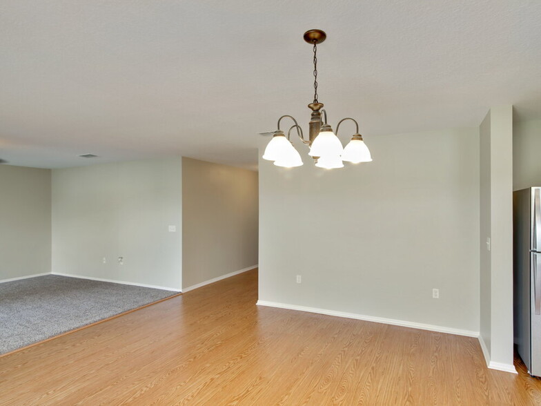 Building Photo - 2833 Breezy Meadow Rd