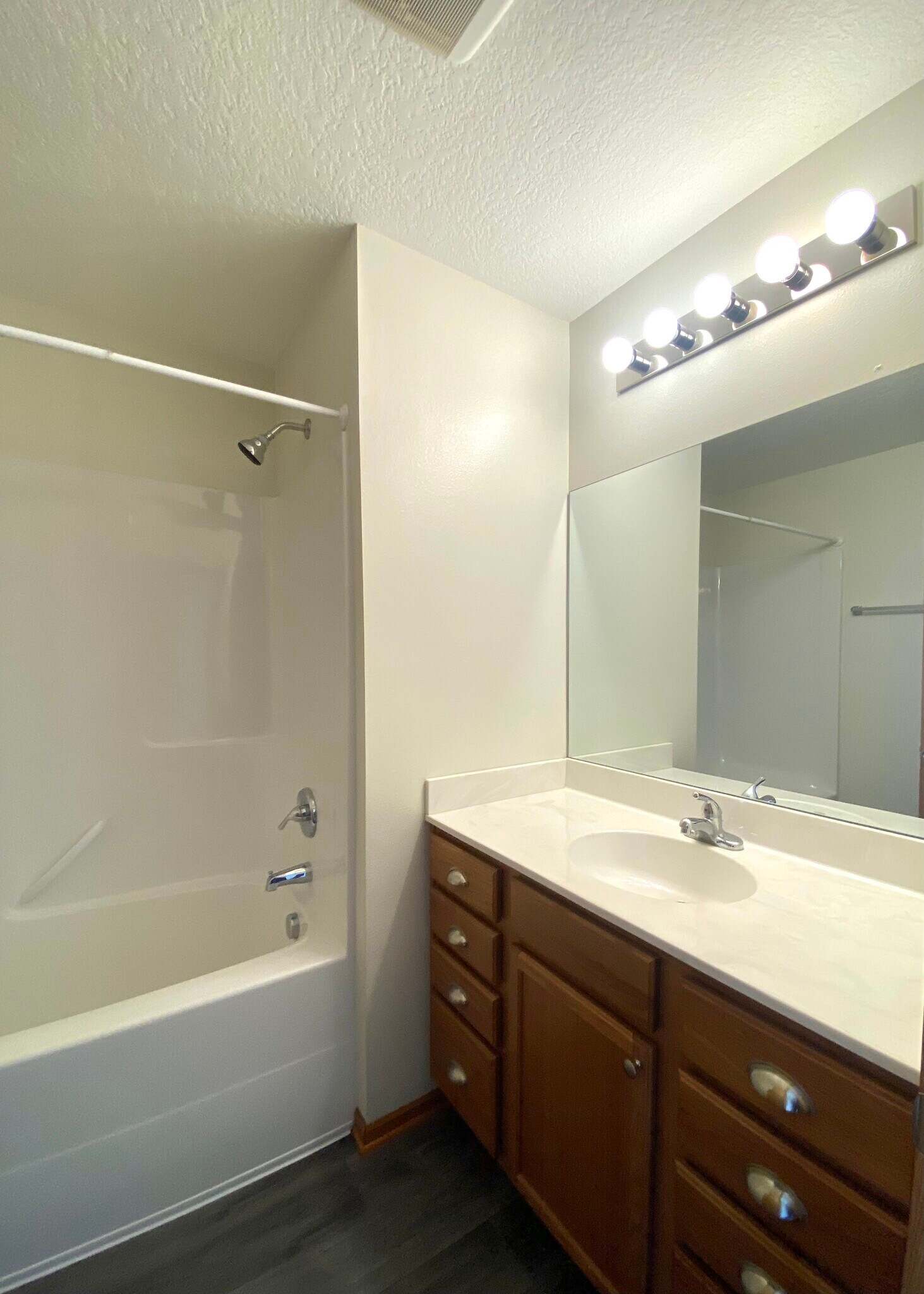 Building Photo - 955 Parker Blvd