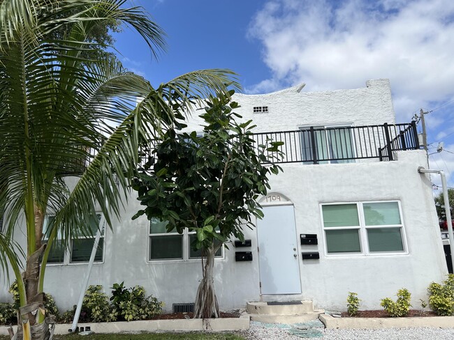 Building Photo - 1709 Mercer Ave