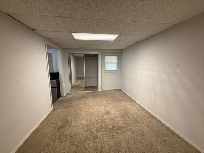 Building Photo - 269 E Pickens Rd