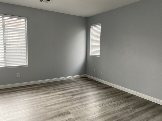 Building Photo - Two-bedroom, 2.5 bath two-story