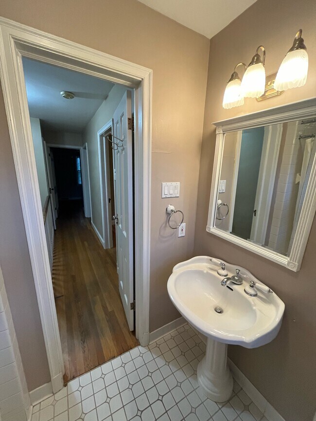 Building Photo - 101 E Westfield Blvd