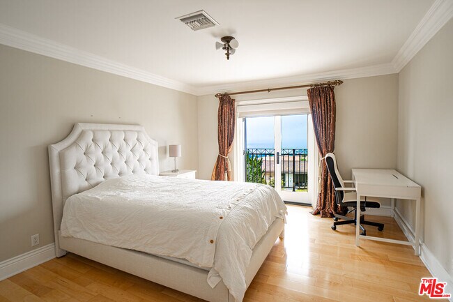 Building Photo - 1312 Via Zumaya