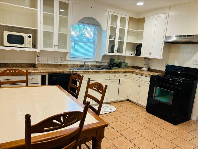 Building Photo - 3501 Maury St