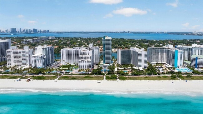 Building Photo - 5025 Collins Ave